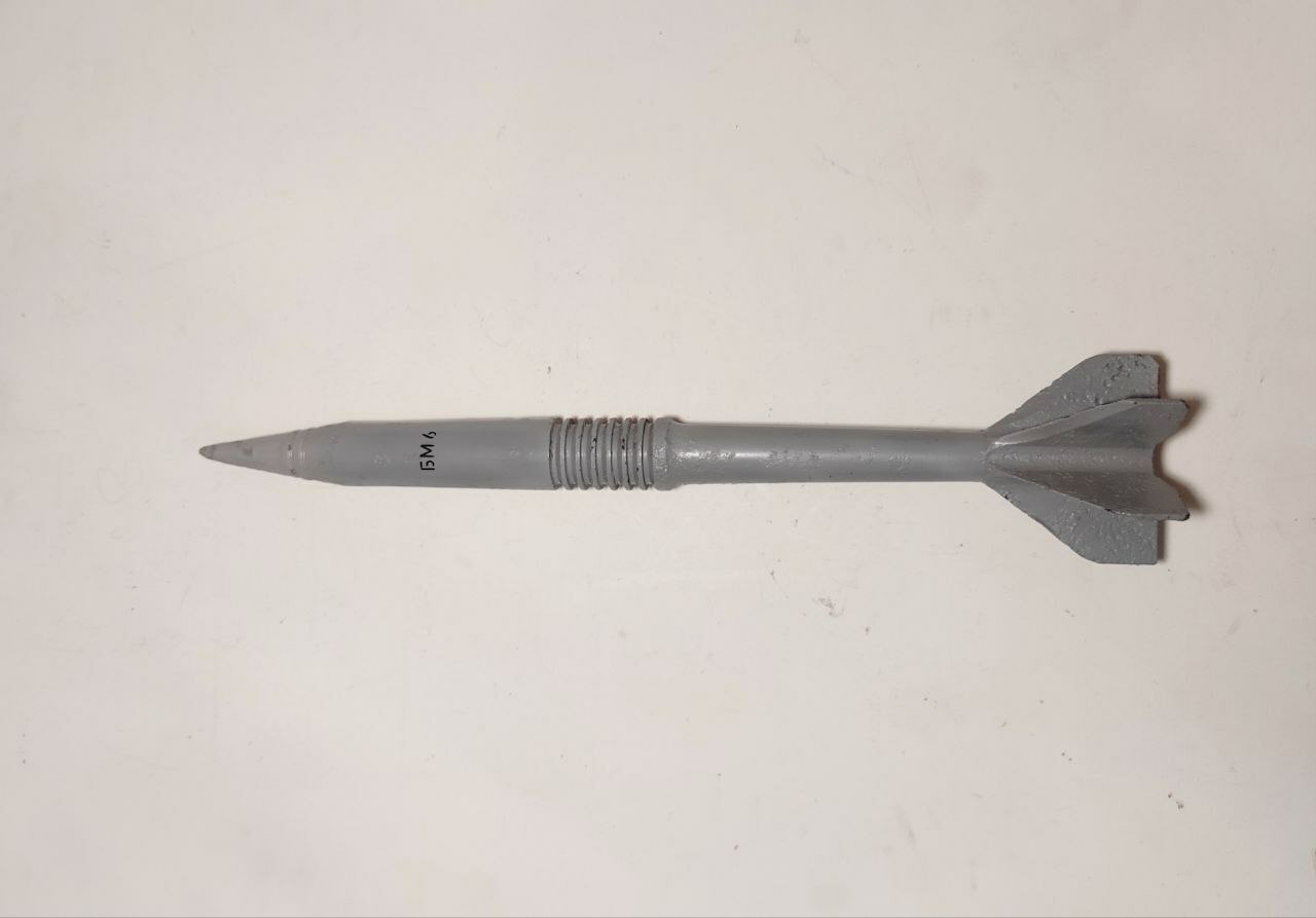 Учебный бронебойный оперённый подкалиберный снаряд БМ6 115 мм.